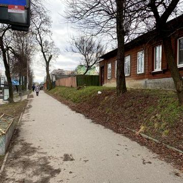 Земельна ділянка з частиною будинку в центрі міста під забудову бізнес