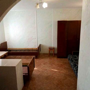 Однокімнатна квартира на довгострокову аренду у центрі села Гатне