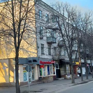 От хозяина 4х комнатная сталинка в центре. плрщадь