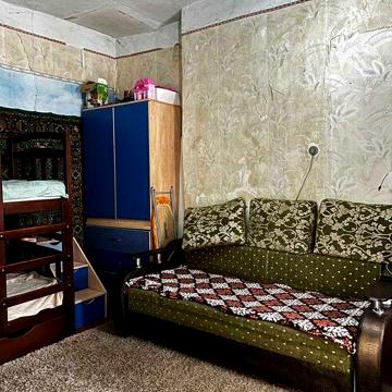 Продаж частини будинку по вул.Смілянська з власним двором та заїздом.