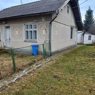 Будинок і земелна ділянка