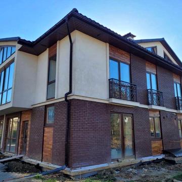 Продаж котеджу в престижному районі міста