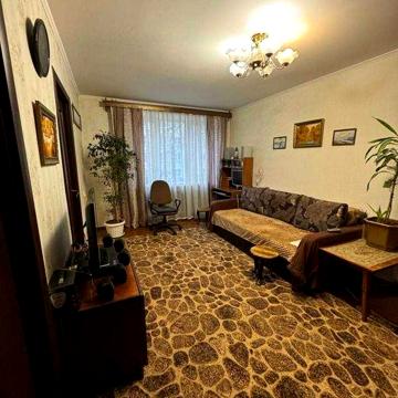 "Продається затишна  4-кім. квартира. Цегла