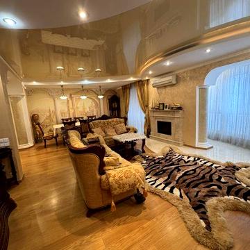 Продаж нестандартної 3 кімнатної квартири бл. Замосття вул. Острожсько