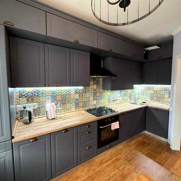 Розвинений район! Квартира з ремонтом та балконом!