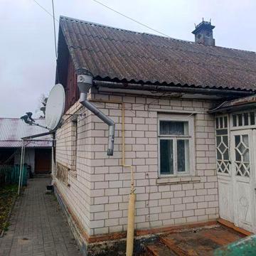 Продам будинок в доброму місці з великою земельною ділянкою