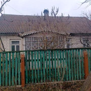 Продам будинок в доброму місці з великою земельною ділянкою