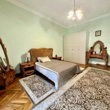 Простора 2к квартира на вулиці Стецька, Львів. Галицький район