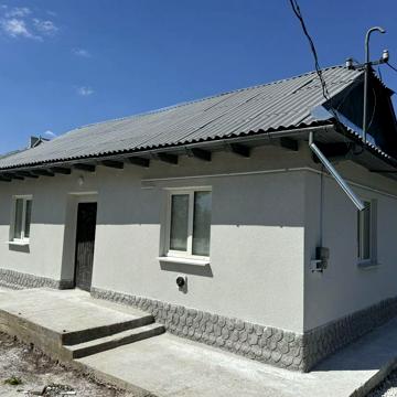 Продам під єВІДНОВЛЕННЯ Будинок в с Лужани + 15 сотих  приват. Землі