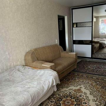 Продам 1 кімнатну квартиру у Центрі Чугуїва