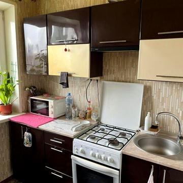 Продам 1 кімнатну квартиру у Центрі Чугуїва