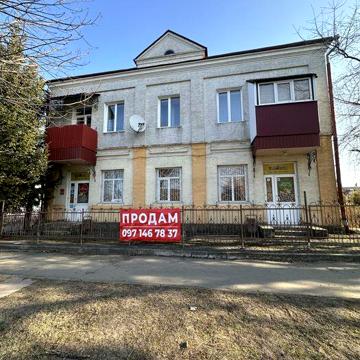 2 кім квартира в центрі з гаражем