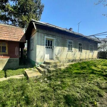 Продається будинок + ділянка. Торг!