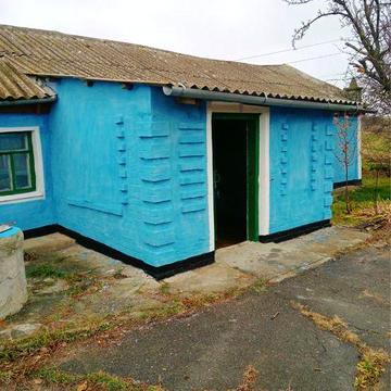 Хата в безопасном селе