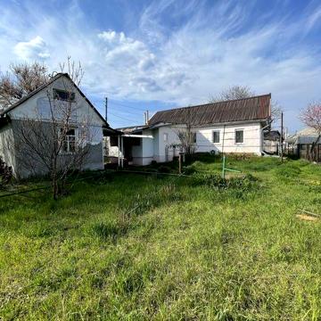 СРОЧНО на КРАСНОЙ линии продам дом  с участком