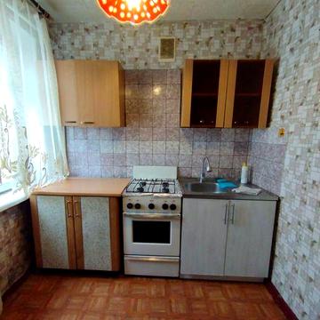 Продам двокімнатну квартиру на Червоній