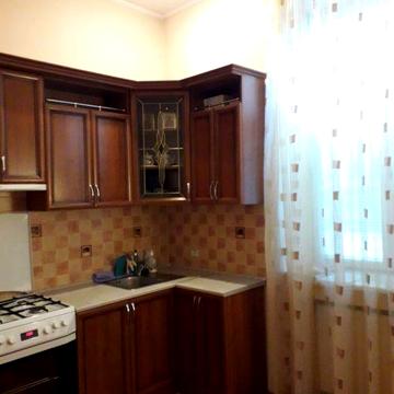 Квартира та гараж. Дві кімнати старий фонд. Власник