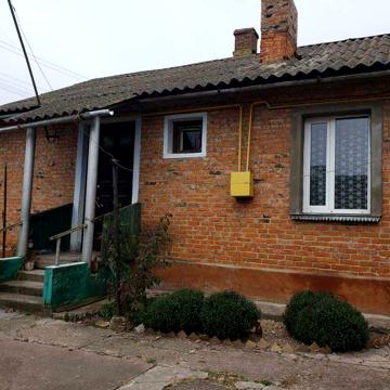Продам будинок з усіма зручностями з надвірними спорудами.