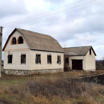 Приватний будинок з ділянкою