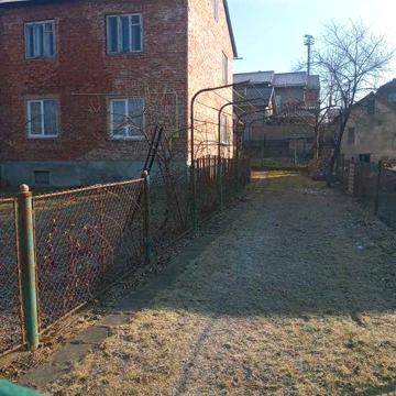 Продам будинок двоповерховий є гараж літня кухня подвіря