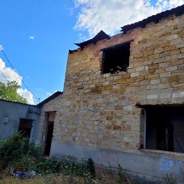 Продам 2 эт. коробку дома в центре Усатово. Близость Слободки.
