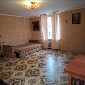 Кафедральна вул., 6