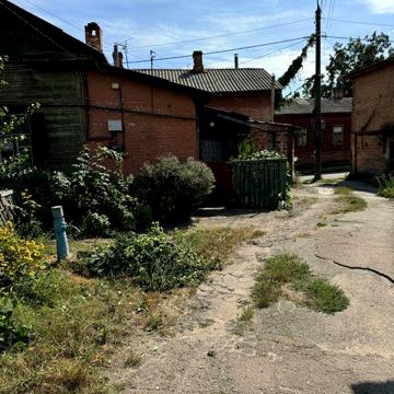 Частина будинку, центр, власне подвірʼя