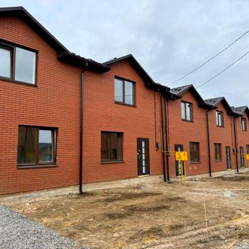 Продам чистовий таунхаус. Всі центральні комунікації.