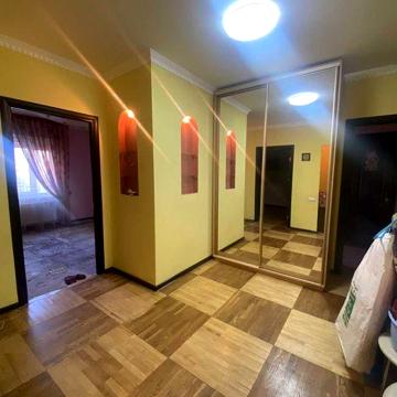 Продам 3-кімнатну на Позняках, вул. Срібнокільська-14