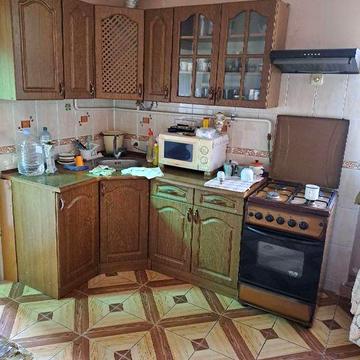 Продаж двох будинків в одному подвірї.