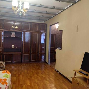 Продаж 1 кім.кв. / м. Індустріальна 10 хвилин пішки
