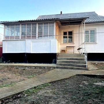 Продається затишний будинок в центрі села Ялтушків
