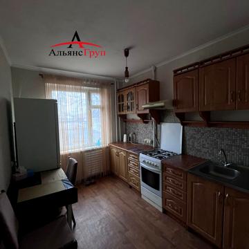 Прикордонника Лазаренка вул., 24