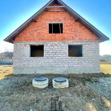 Поруч з «Золотою горою» в Барвінку продається будинок (недобудова)
