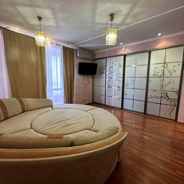 Продаж 4к Квартира Свободи вулиця