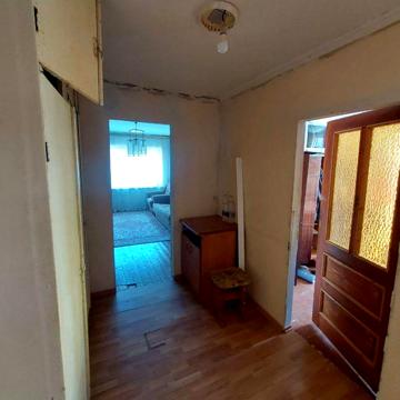 Продається трьохкімнатна квартира на 5 повесі пятиповерхового будинку