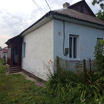 В центрі міста Корець продаються дві земельні ділянки.