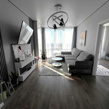 Продам велику двокімнатну квартиру із шикарним прямим видом на море.