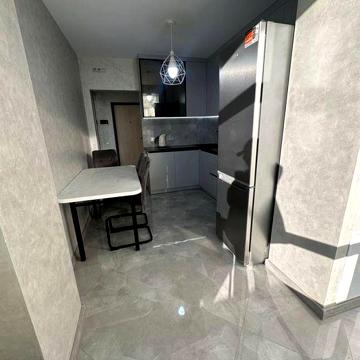 Продаж великої 1 км квартири біля парку та озера