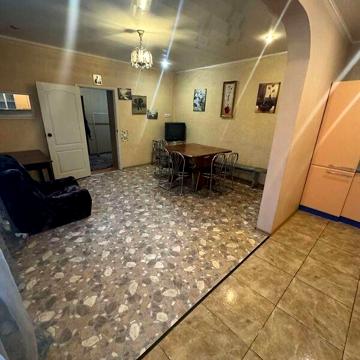 Довгострокова оренда 5к Дім Вільного Козацтва (Артюшенка) вулиця