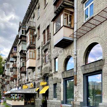 3 к статусна сталінка з ліфтом. 73м2. Шулявка.