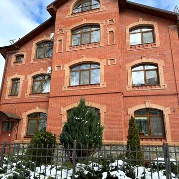 2 кімнатна квартира в самому Центрі міста , поблизу Білої альтанки.