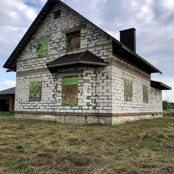 Продам будинок з гаражем на стадії будівництва