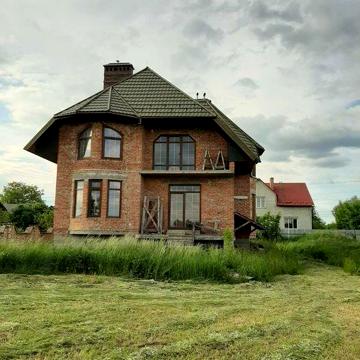 Якісний будинок 284 м2 на 9 сотках