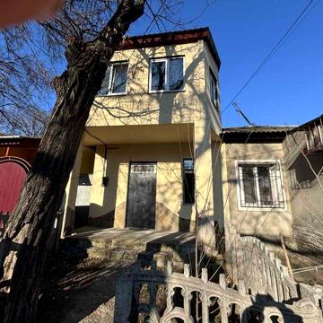 Продаю 2 кімнатну квартиру на землі