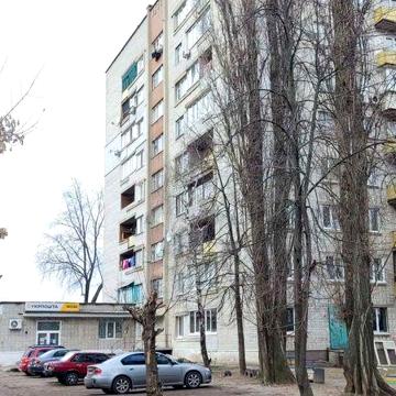 продам 3-4х кімнатну квартиру 700 річчя