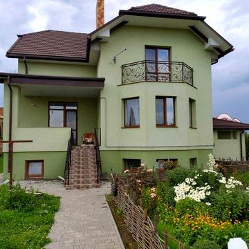 Продам добротний 2 поверховий будинок,с.Обарів.