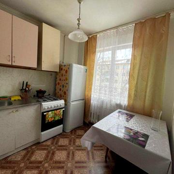 Здам 2 кім. квартиру суміжні по вулиця Василя Чумака 6,  Мед Містечко