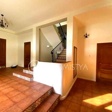 Продам оригінальний просторий будинок 390м біля озера 16сот Іванковичі