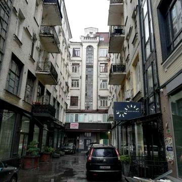 Продаж 2-к квартири 138,8 м2 Київ, вул.В. Васильківська 18 280000$